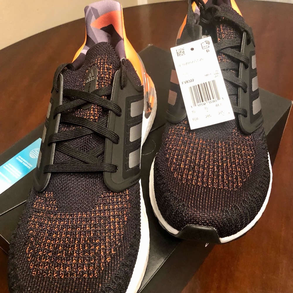 NWT/NWB Men’s Adidas Ultraboost 20 Running Shoes - Picture 2 of 5